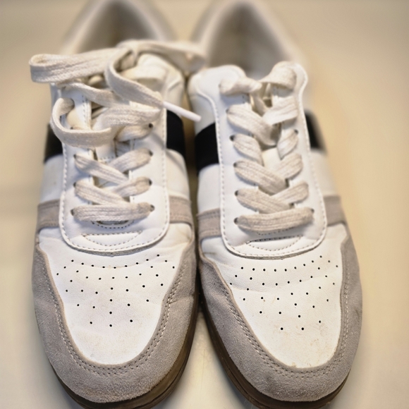 Universal Thread White and Black Women's Sneakers - Picture 3 of 7